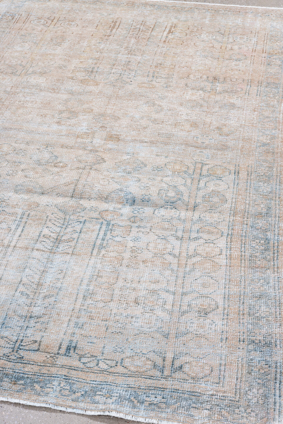 4' x 6' one-of-a-kind handmade vintage Mahal small size rug. Color palette: ivory, pale blue, beige, taupe, cream