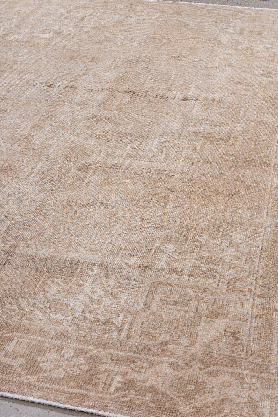 6' x 9' one-of-a-kind handmade antique Heriz medium size rug. Color palette: beige, ivory, taupe, sand, camel, gray