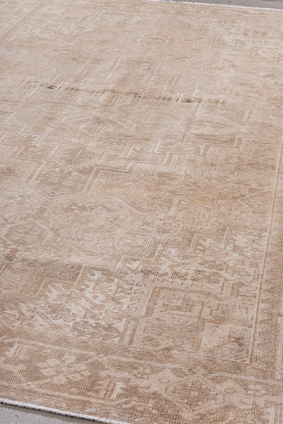 6' x 9' one-of-a-kind handmade antique Heriz medium size rug. Color palette: beige, ivory, taupe, sand, camel, gray