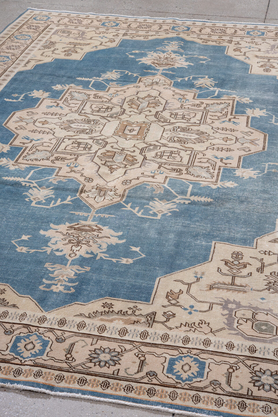 6' x 9' one-of-a-kind handmade vintage Sivas medium size rug. Color palette: sky blue, ivory, taupe, beige, camel, slate