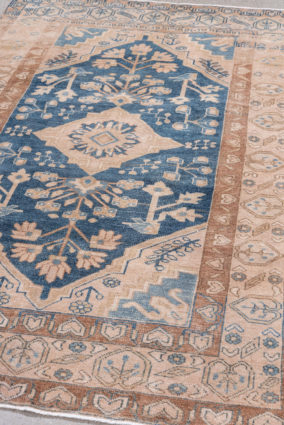 4' x 6' one-of-a-kind handmade vintage Hamadan small size rug. Color palette: antiquewhite, blue, brown, dark gray, dim gray