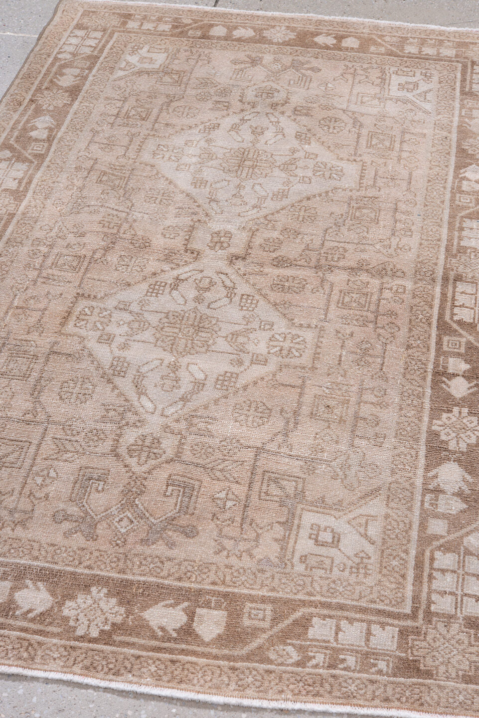 3' x 5' one-of-a-kind handmade vintage Malayer small size rug. Color palette: brown, gainsboro, gray, light gray, off-white