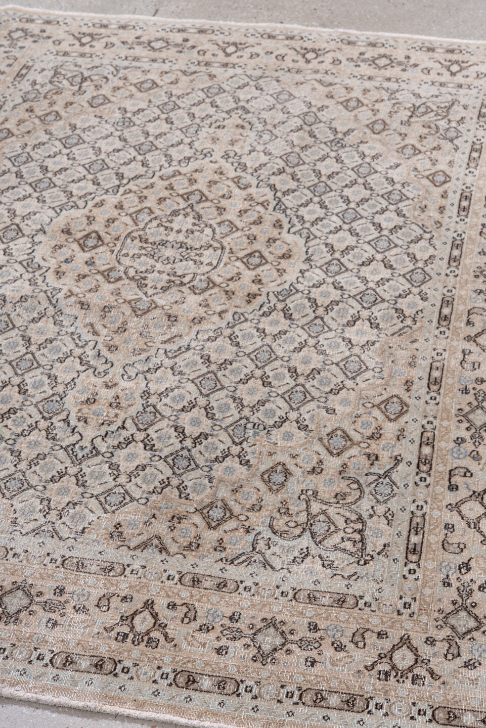 4' x 6' one-of-a-kind handmade vintage Meshed small size rug. Color palette: black, blue, brown, dark gray, dim gray