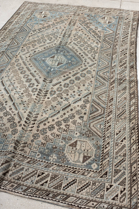 Antique Shiraz Area Rug (5' x 8')