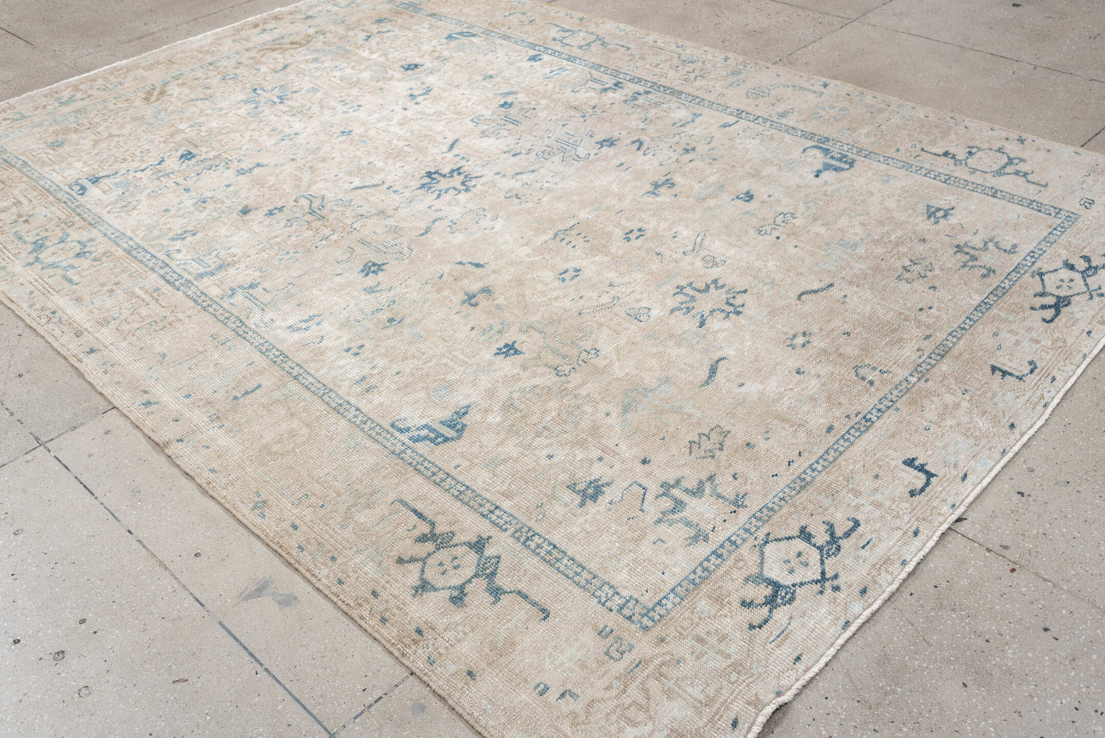 7' x 10' one-of-a-kind handmade vintage Heriz large size rug. Color palette: ivory, pale blue, taupe, beige, light gray