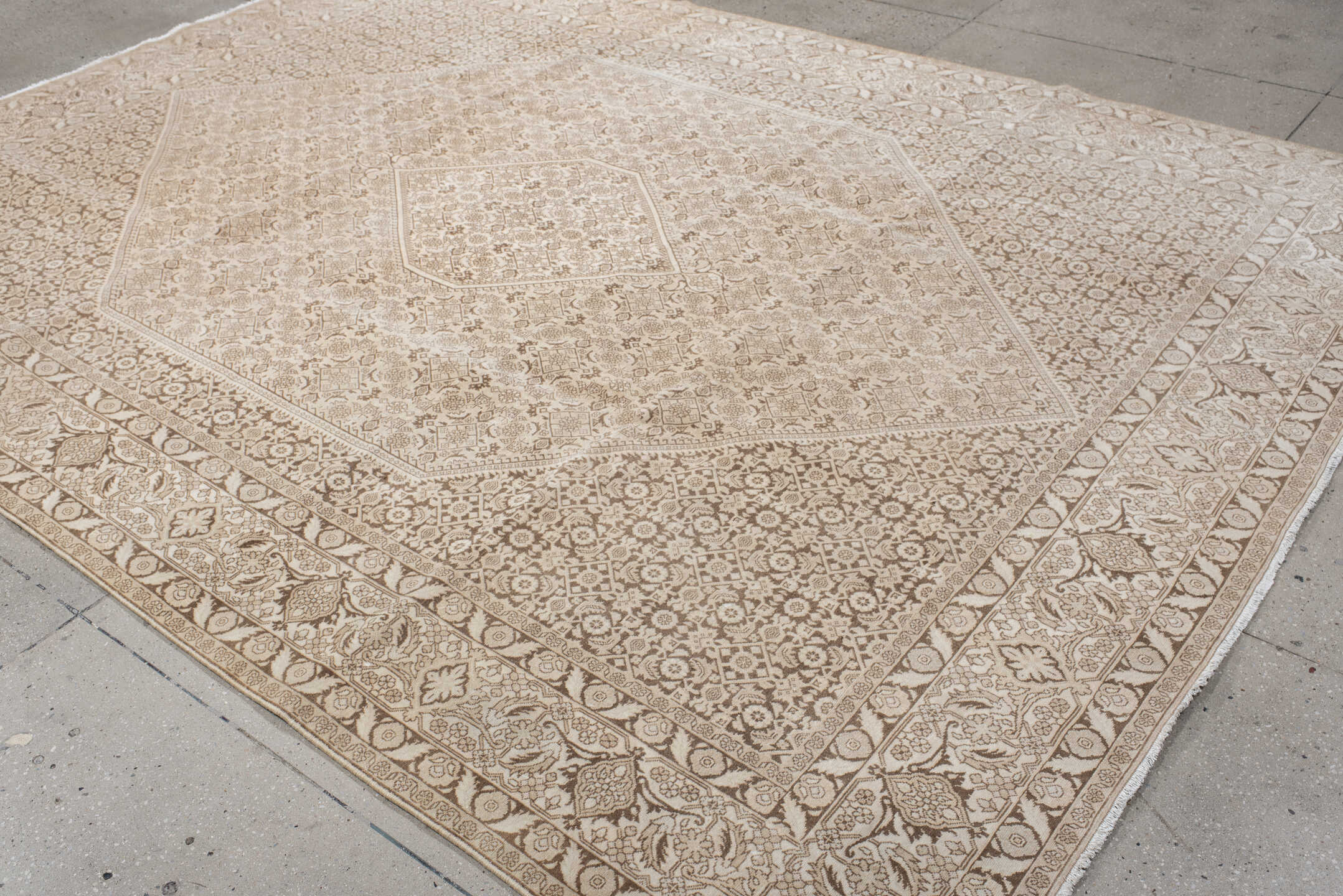8' x 10' one-of-a-kind handmade antique Bidjar large size rug. Color palette: ivory, taupe, camel, beige, sand, gray