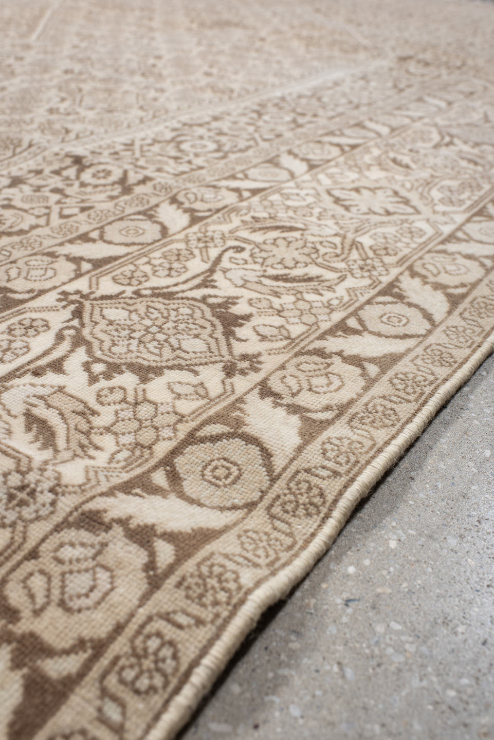 8' x 10' one-of-a-kind handmade antique Bidjar large size rug. Color palette: ivory, taupe, camel, beige, sand, gray