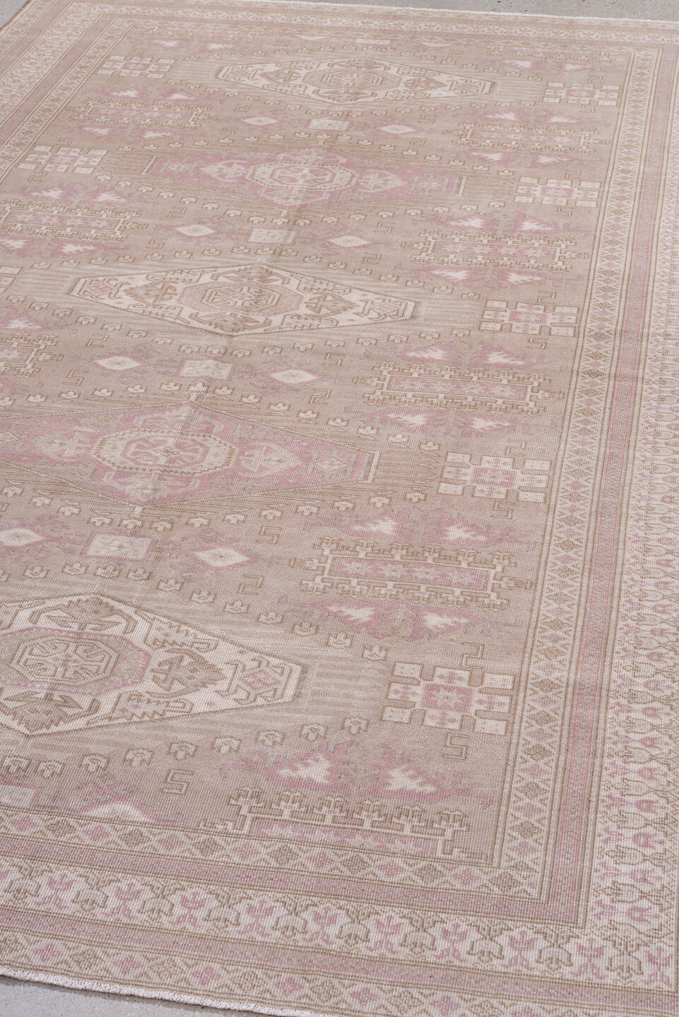 5' x 8' one-of-a-kind handmade antique Sivas medium size rug. Color palette: ivory, blush, rose, taupe, beige, pink, red