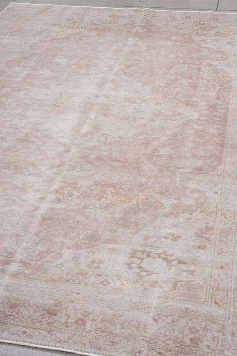 Vintage Kaisary Area Rug (6' x 9')