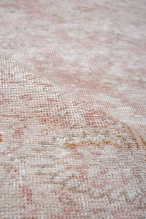 Vintage Kaisary Area Rug (6' x 9')