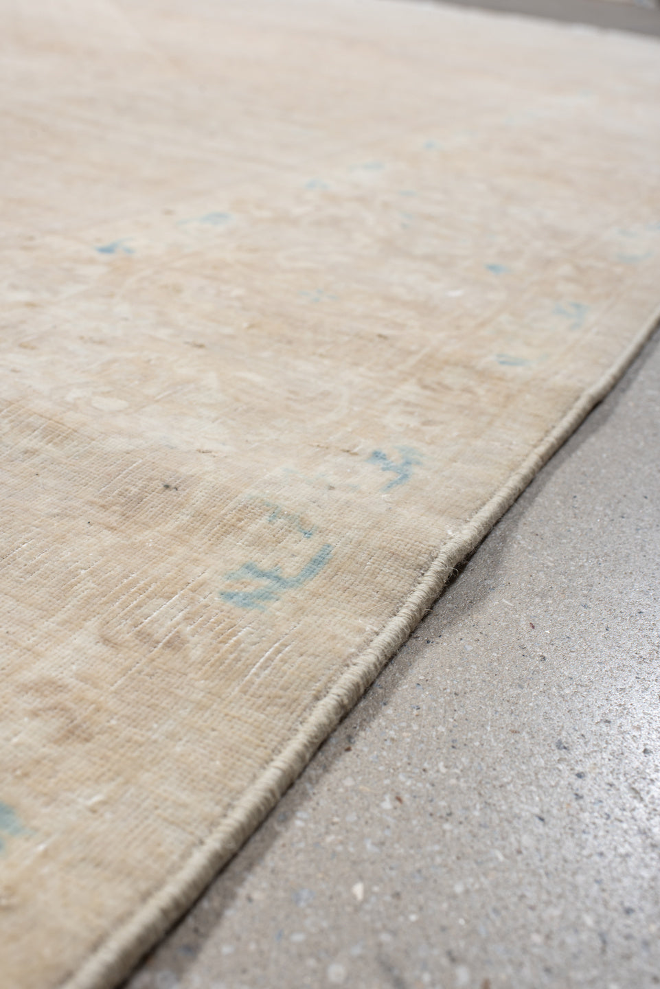 8' x 11' one-of-a-kind handmade antique Bidjar large size rug. Color palette: ivory, cream, beige, pale blue, sand