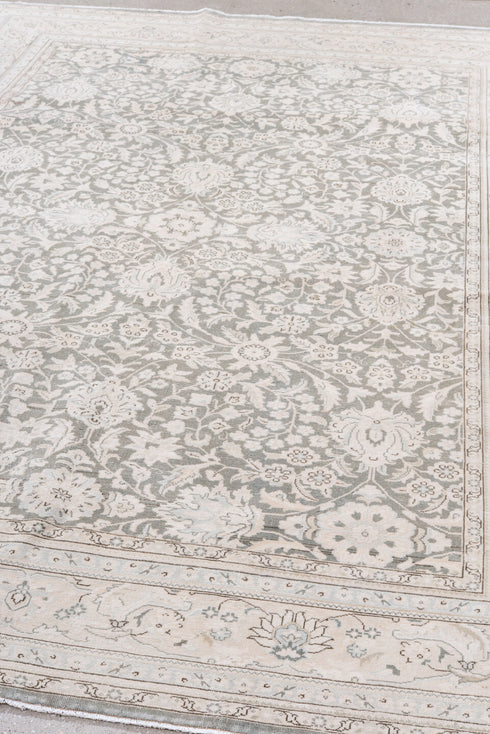 Antique Sivas Area Rug (6' x 9')