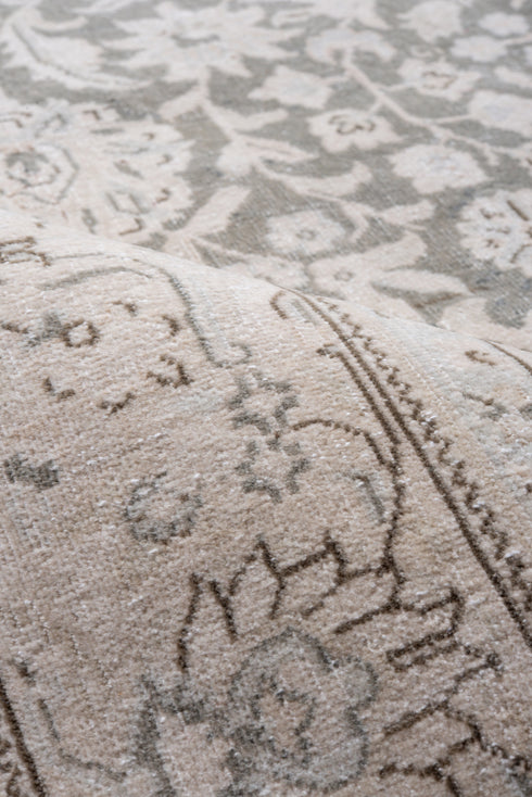 Antique Sivas Area Rug (6' x 9')