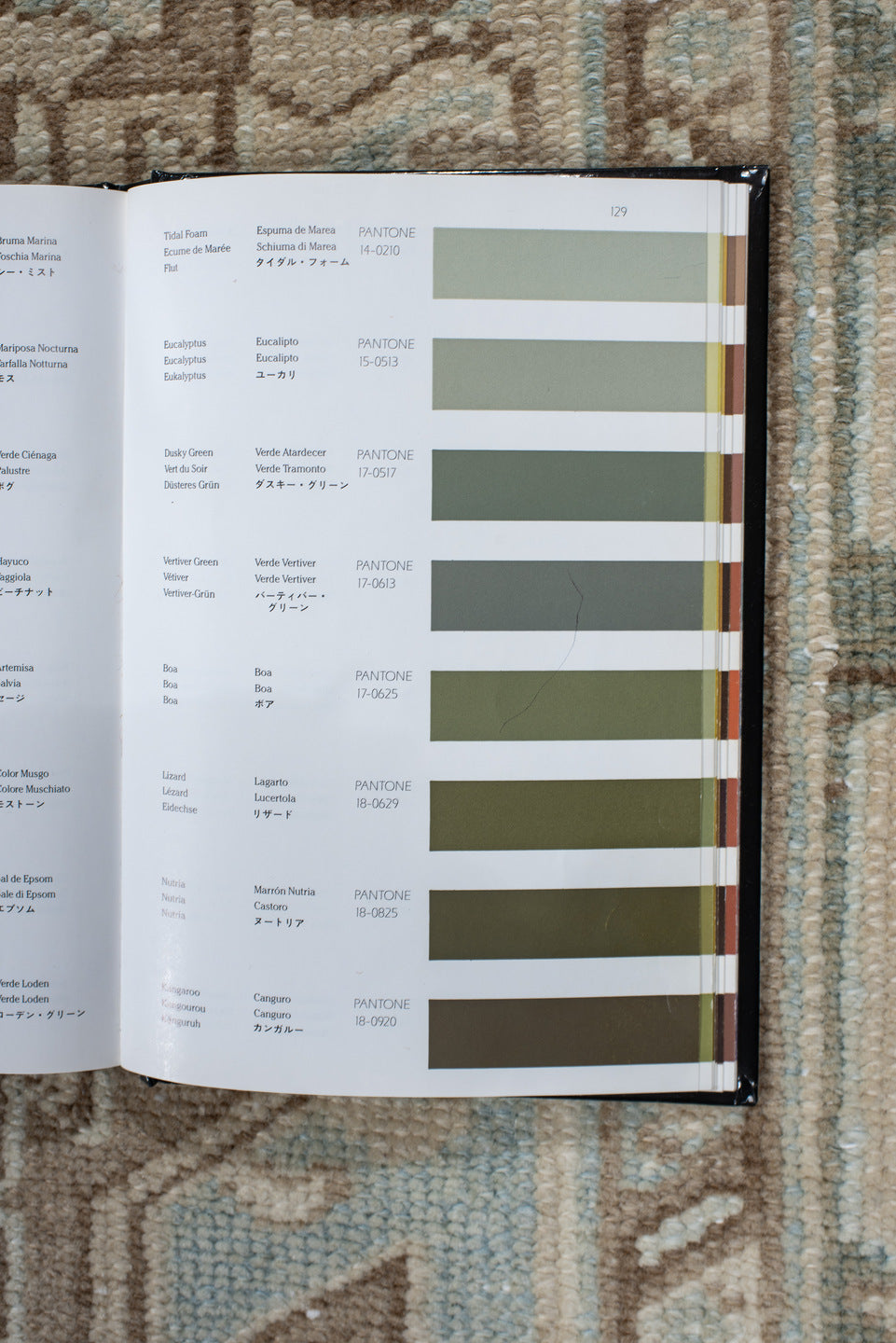 8' x 10' one-of-a-kind handmade vintage Heriz large size rug. Color palette: antiquewhite, brown, gray, light gray, linen