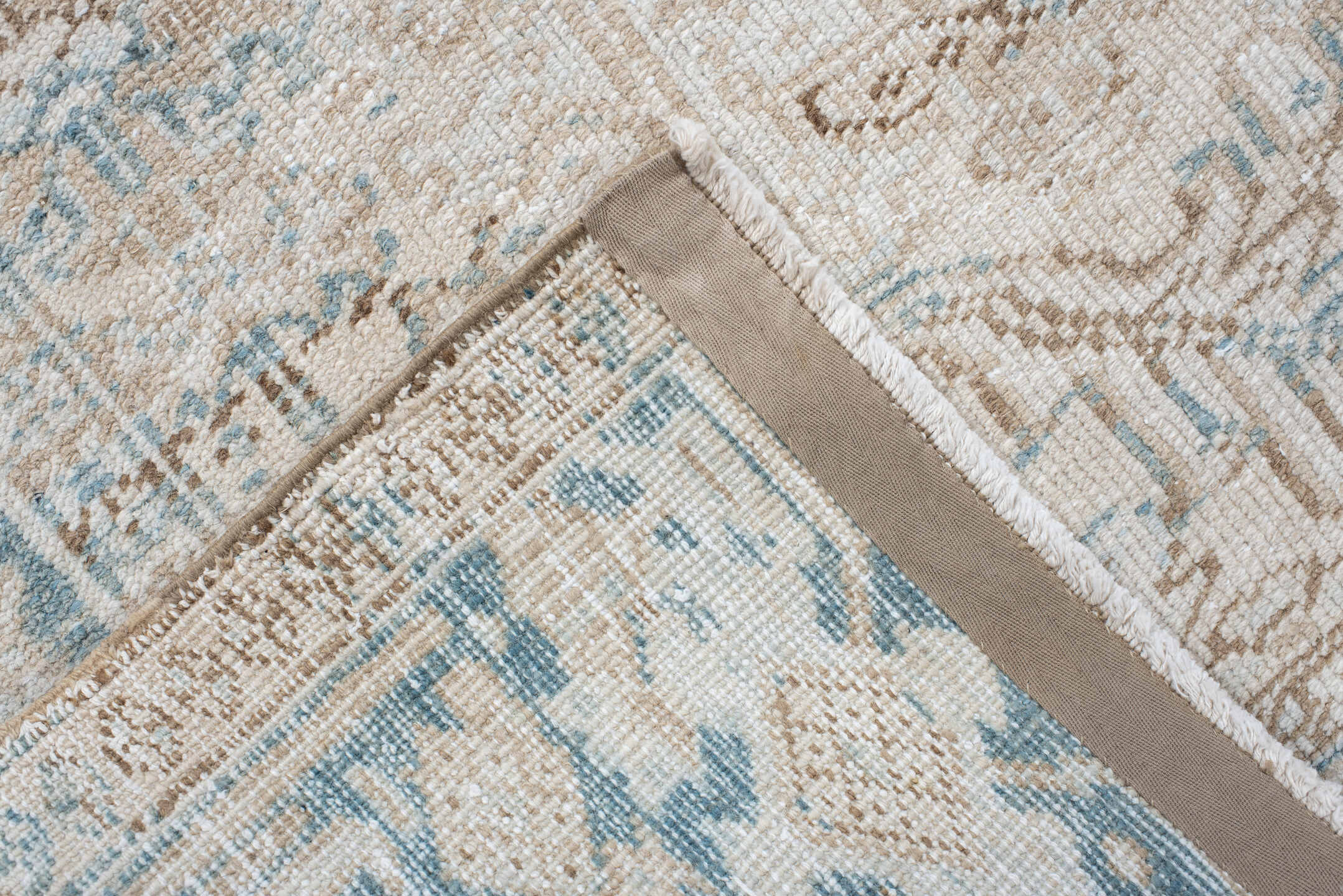 5' x 7' one-of-a-kind handmade vintage Heriz rug. Color palette: gainsboro, gray, light gray, linen, off-white, pink