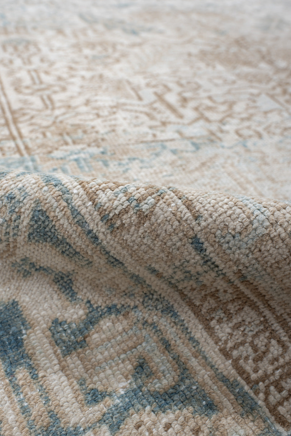 5' x 7' one-of-a-kind handmade vintage Heriz rug. Color palette: gainsboro, gray, light gray, linen, off-white, pink