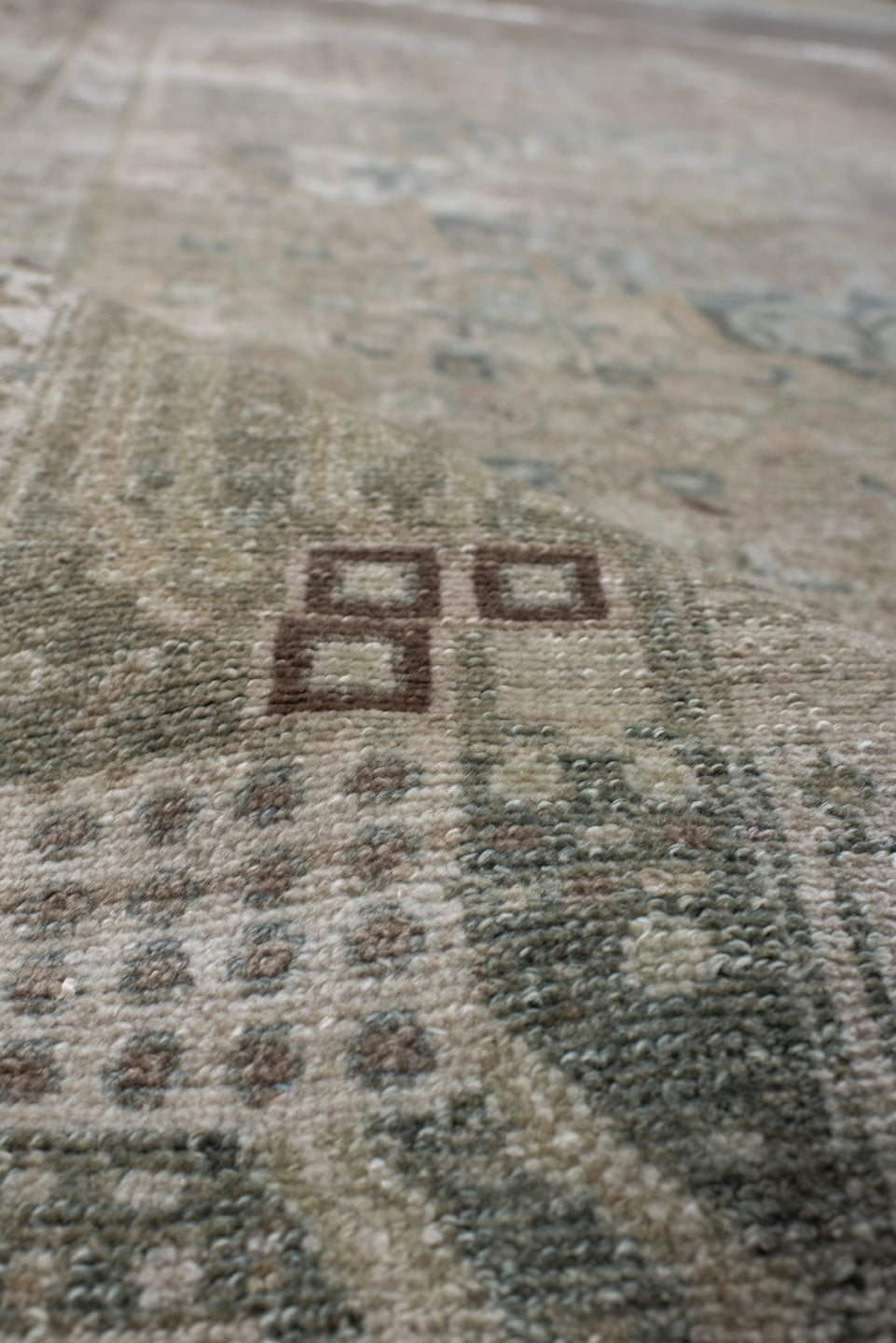 5' x 9' one-of-a-kind handmade vintage Malayer medium size rug. Color palette: brown, gray, light gray, off-white, silver