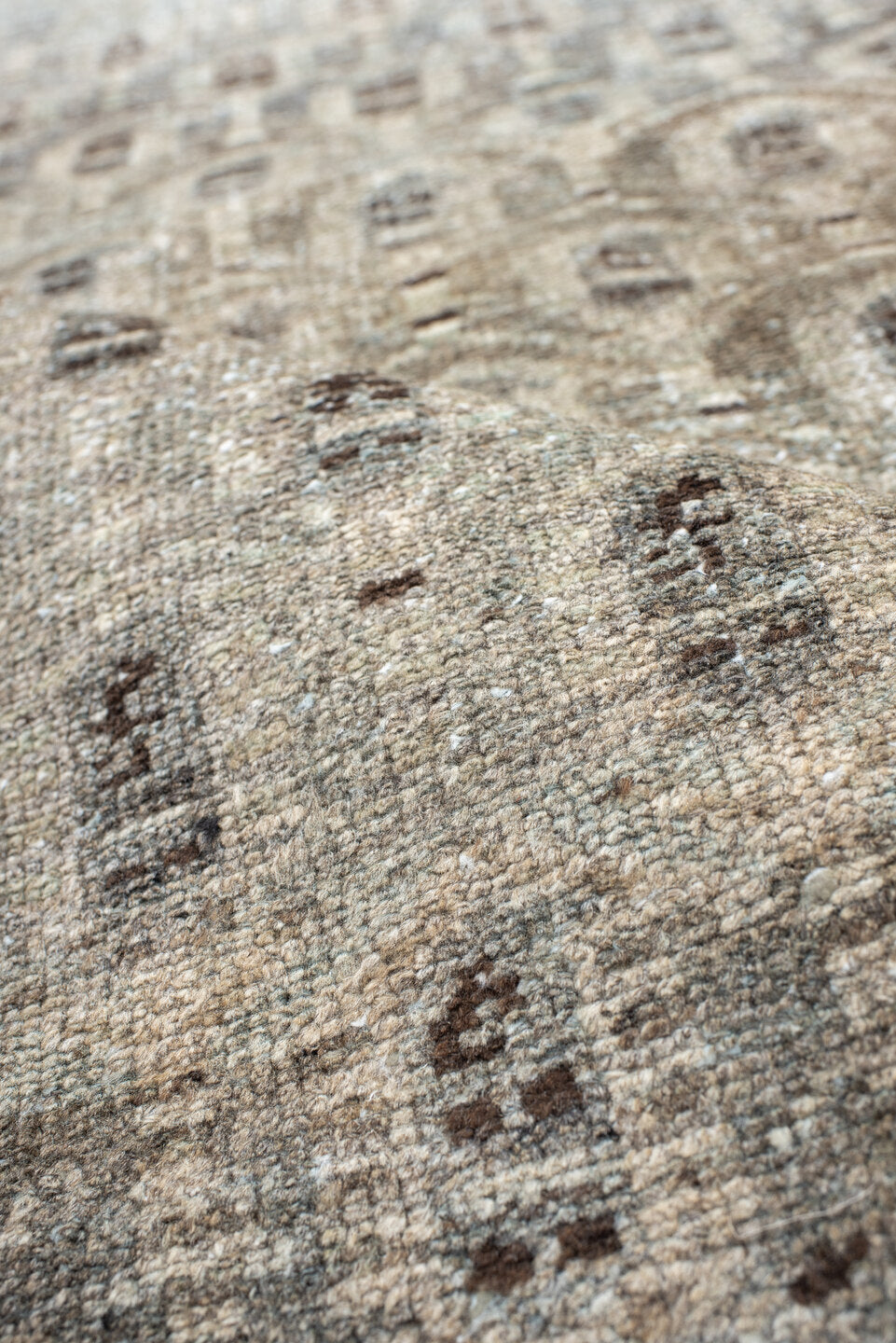 4' x 6' one-of-a-kind handmade vintage Hamadan small size rug. Color palette: brown, gray, light gray, linen, off-white