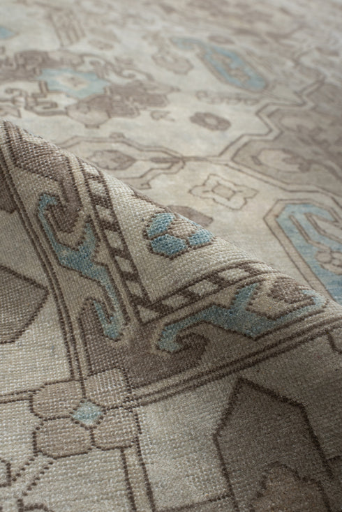 Antique Sivas Area Rug (6' x 9')