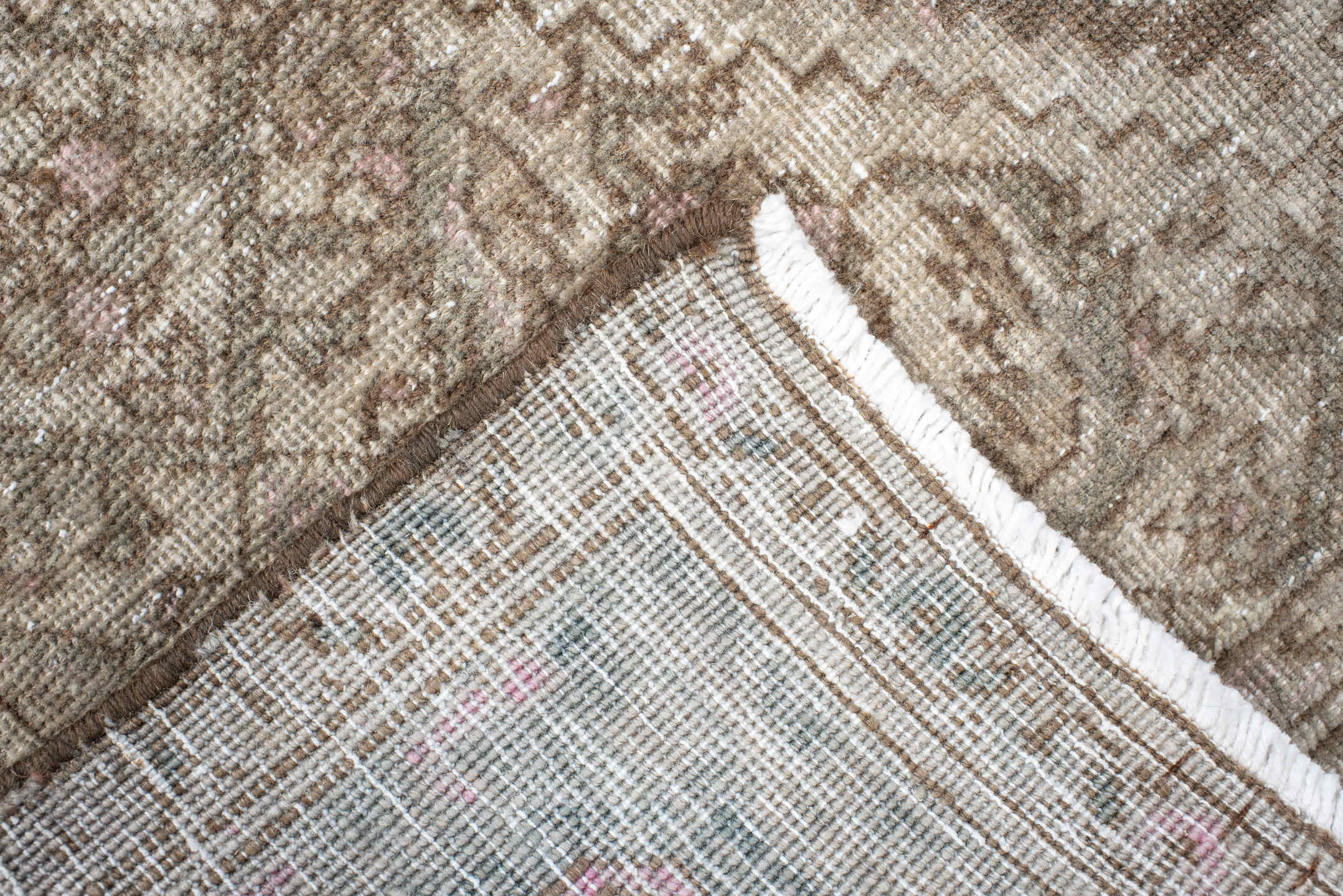3' x 5' one-of-a-kind handmade vintage Sarouk small size rug. Color palette: brown, gray, light gray, linen, off-white