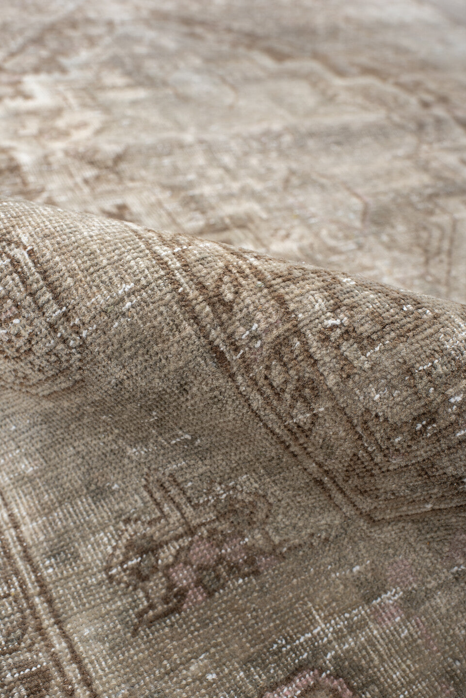 3' x 5' one-of-a-kind handmade vintage Sarouk small size rug. Color palette: brown, gray, light gray, linen, off-white