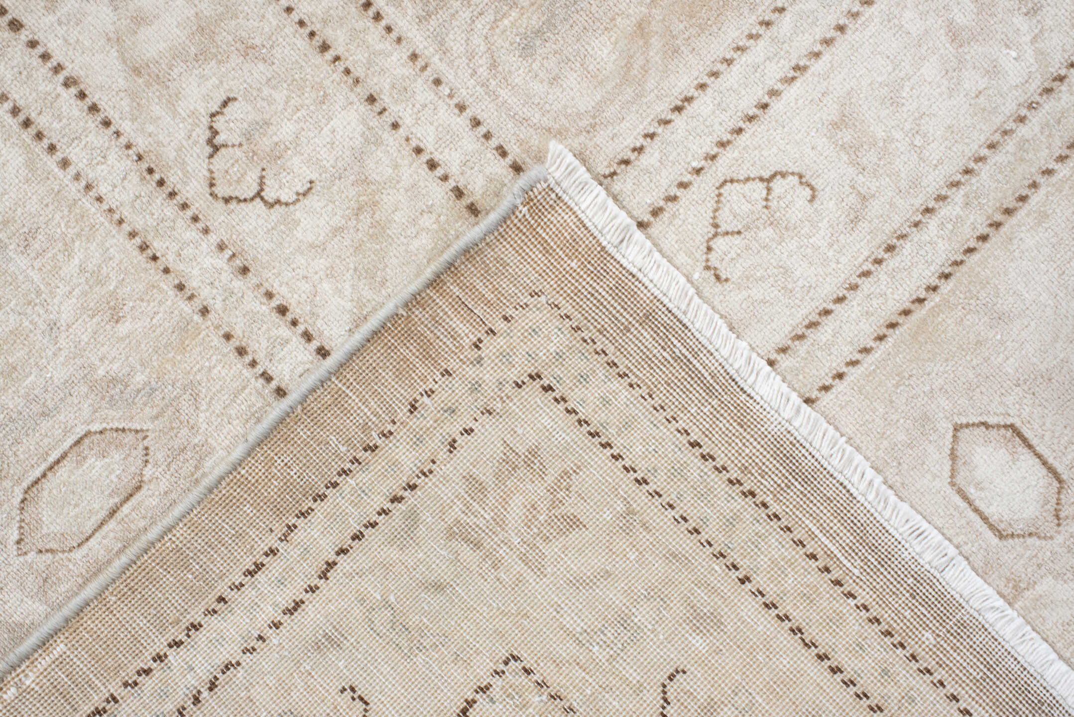 8' x 11' one-of-a-kind handmade vintage Sivas large size rug. Color palette: antiquewhite, gainsboro, gray, light gray