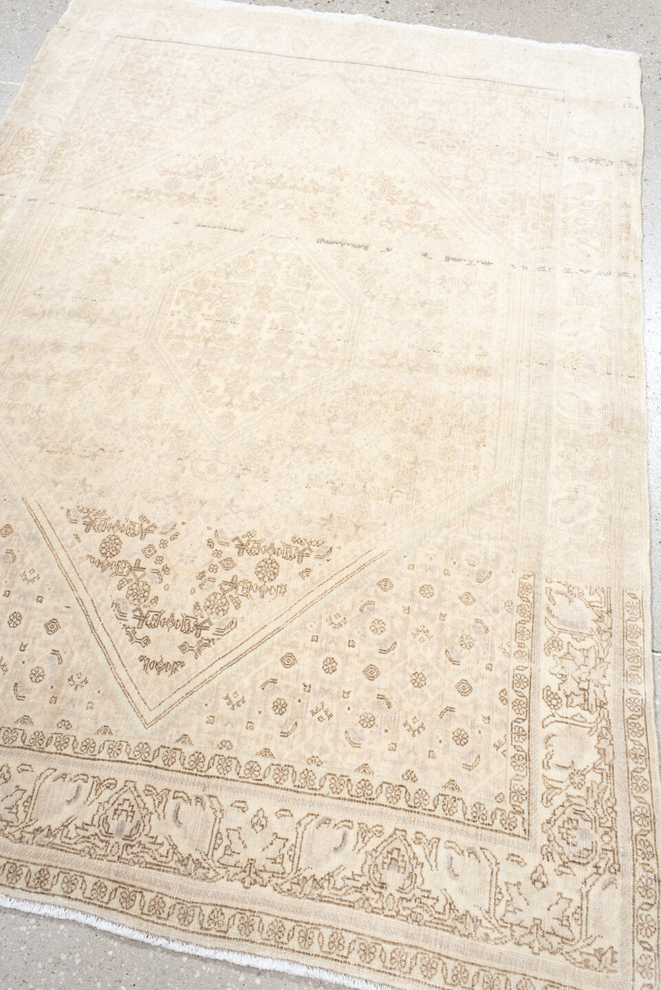 3' x 5' one-of-a-kind handmade antique Bidjar small size rug. Color palette: ivory, cream, beige, taupe, camel, gray