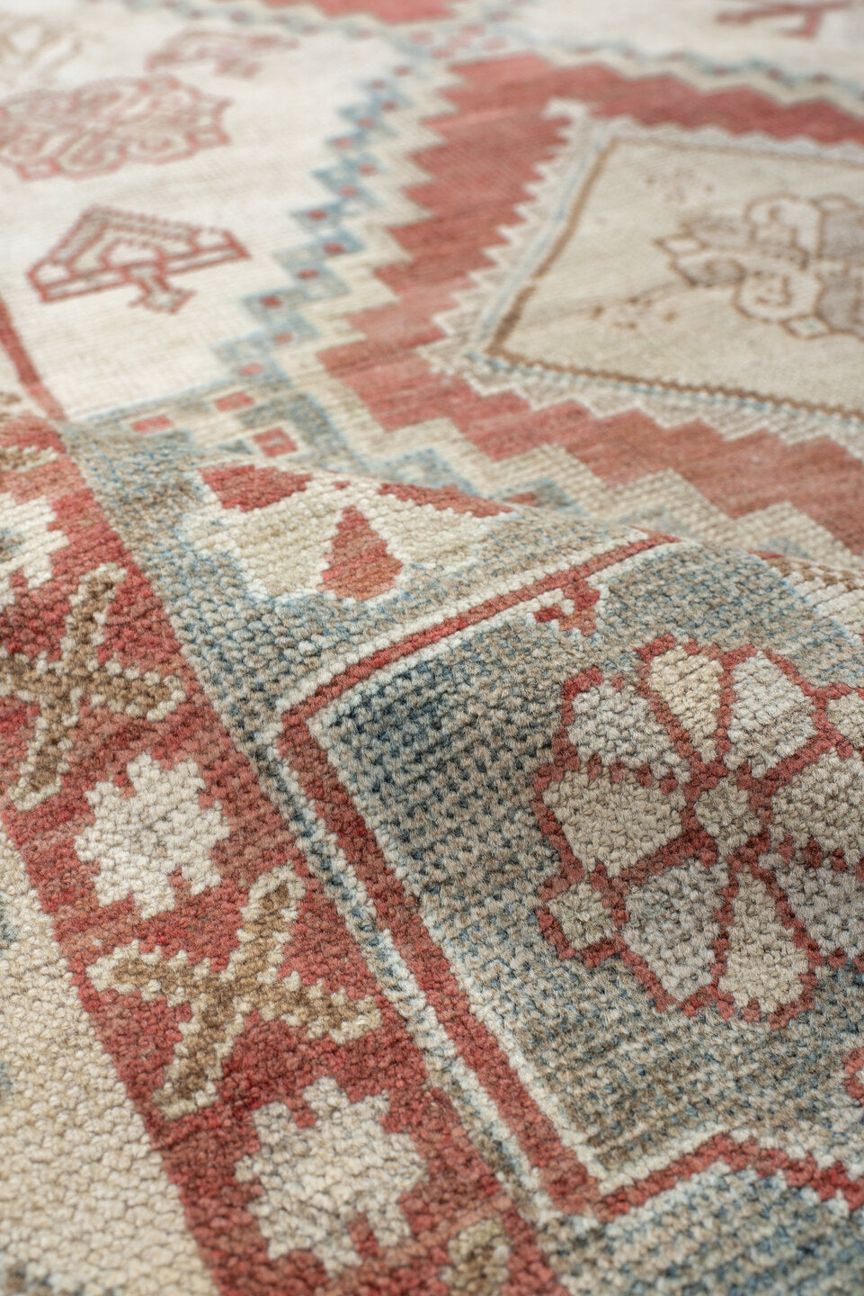5' x 10' one-of-a-kind handmade vintage Shiraz medium size rug. Color palette: ivory, terra cotta, sky blue, rust, beige
