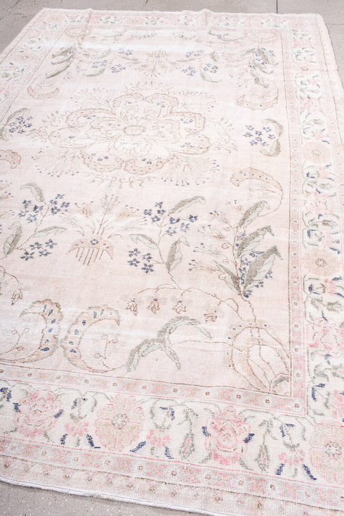 Vintage Sparta Area Rug (6' x 10')