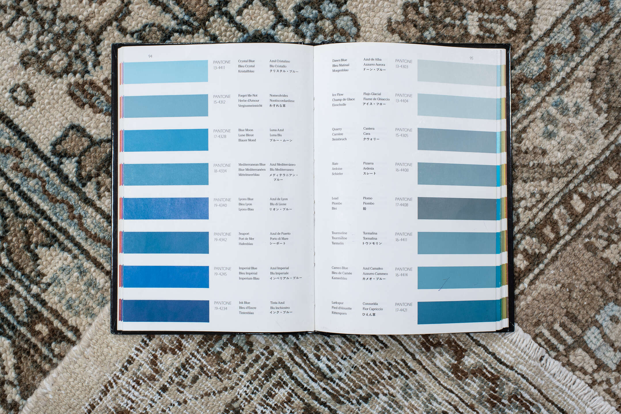 8' x 11' one-of-a-kind handmade vintage Bibikabad large size rug. Color palette: gray, off-white, light gray, blue, old lace