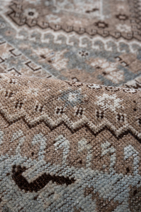 Antique Shiraz Area Rug (6' x 8')