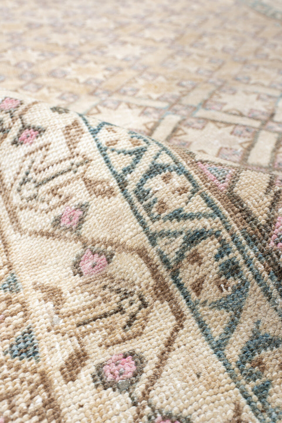 3' x 5' one-of-a-kind handmade antique Sarab small size rug. Color palette: ivory, beige, taupe, teal, blush, camel, brown