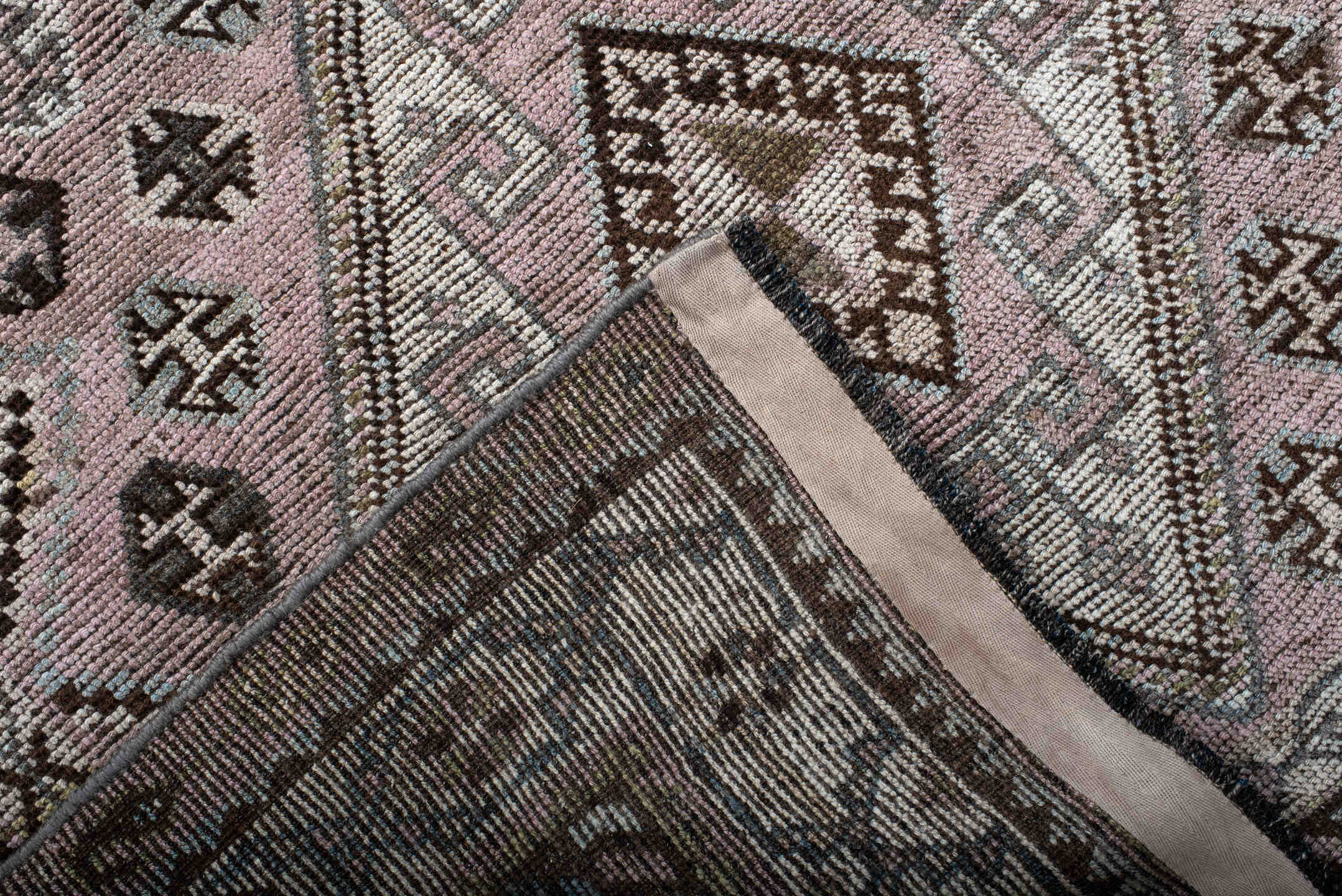 4' x 7' one-of-a-kind handmade vintage Shiraz rug. Color palette: black, brown, dark gray, dim gray, gainsboro, gray