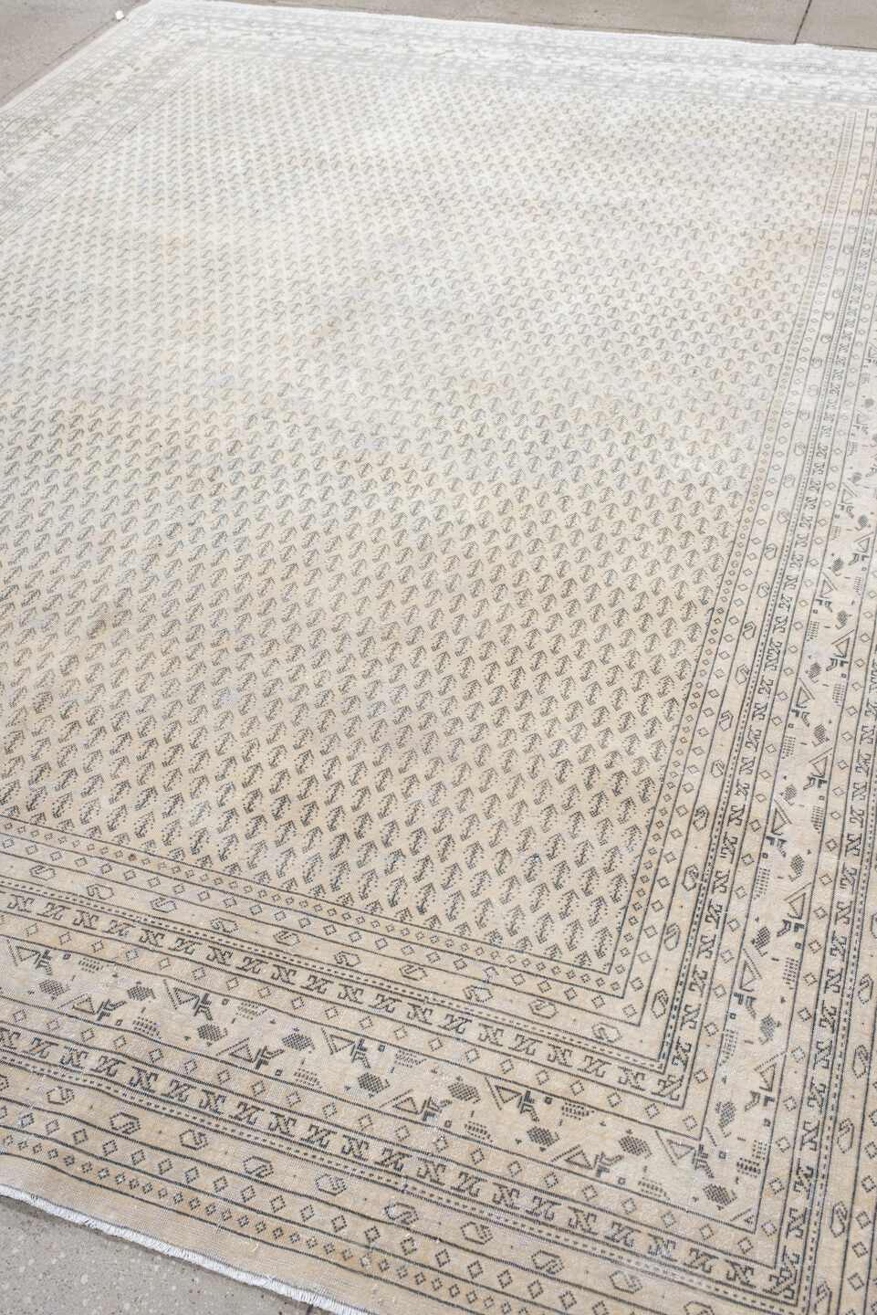 7' x 10' one-of-a-kind handmade vintage Mir large size rug. Color palette: antiquewhite, beige, dim gray, gainsboro, gray