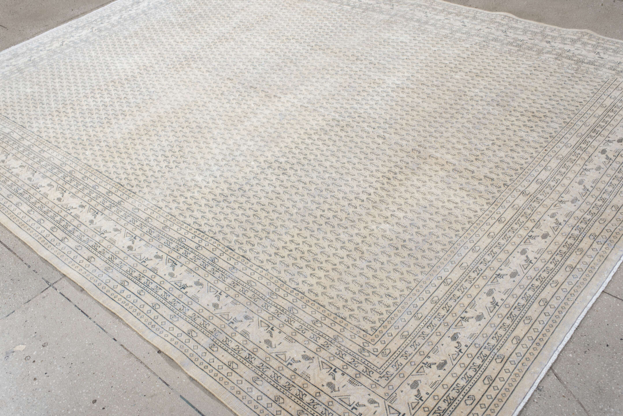 7' x 10' one-of-a-kind handmade vintage Mir large size rug. Color palette: antiquewhite, beige, dim gray, gainsboro, gray