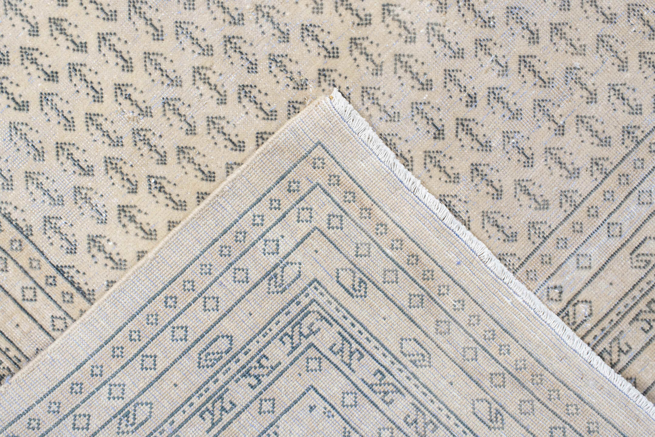 7' x 10' one-of-a-kind handmade vintage Mir large size rug. Color palette: antiquewhite, beige, dim gray, gainsboro, gray