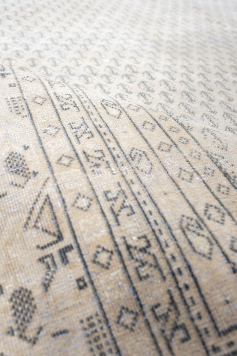 7' x 10' one-of-a-kind handmade vintage Mir large size rug. Color palette: antiquewhite, beige, dim gray, gainsboro, gray