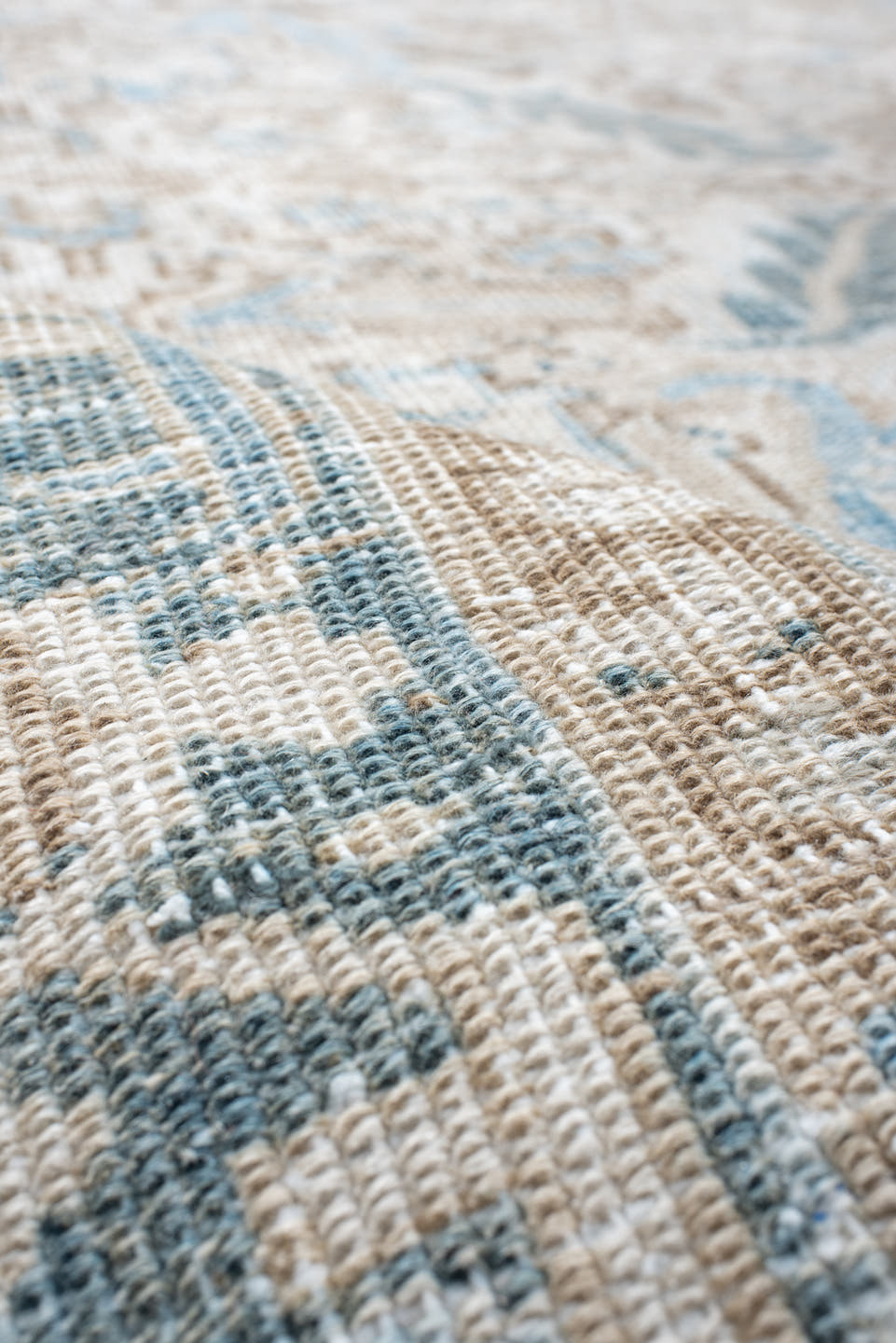7' x 10' one-of-a-kind handmade antique Heriz large size rug. Color palette: ivory, light blue, taupe, beige, cream, gray