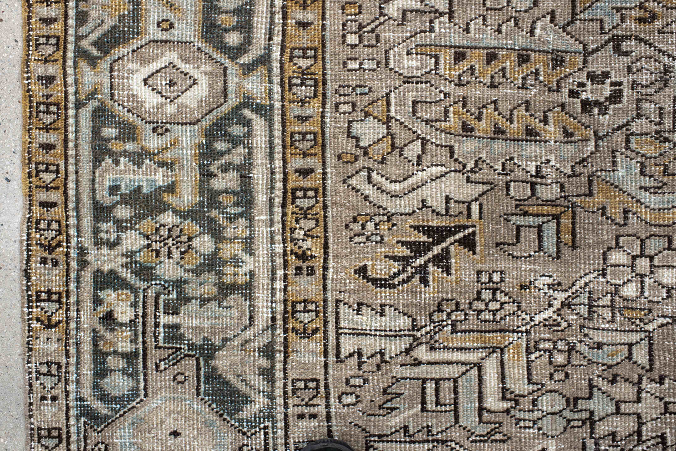 7' x 10' one-of-a-kind handmade vintage Heriz large size rug. Color palette: black, blue, dim gray, gainsboro, gray