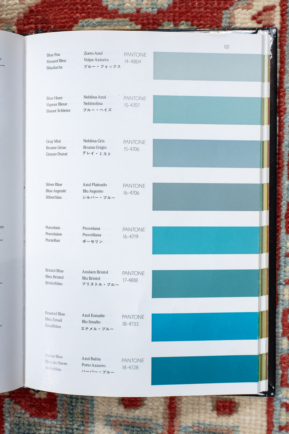 9' x 12' one-of-a-kind handmade vintage Heriz large size rug. Color palette: antiquewhite, blanched almond, brown, dark gray