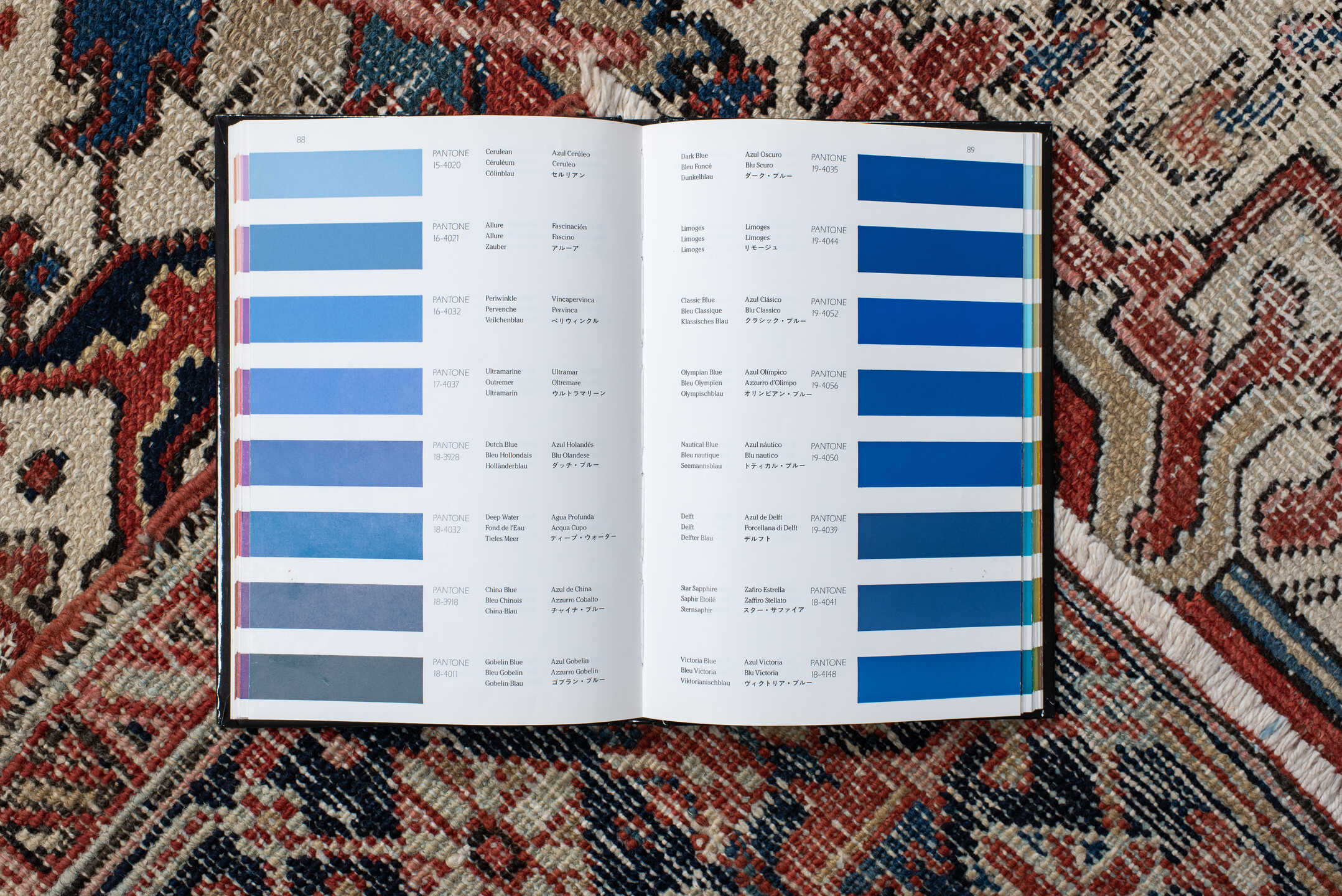 7' x 10' one-of-a-kind handmade vintage Heriz large size rug. Color palette: black, blue, brown, fiord, gray, light gray