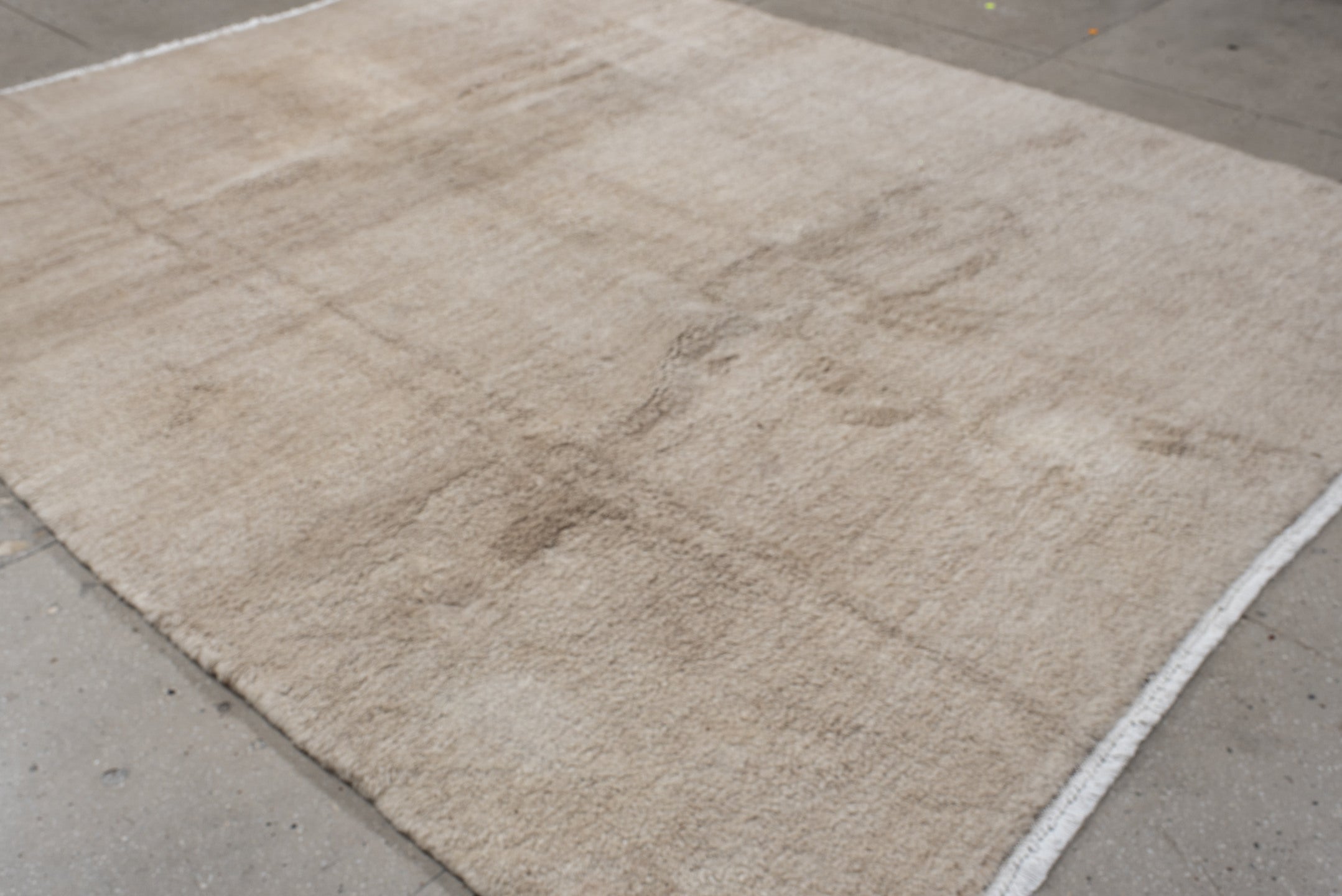 9' x 11' one-of-a-kind handmade vintage Ido large size rug. Color palette: gainsboro, gray, light gray, linen, off-white
