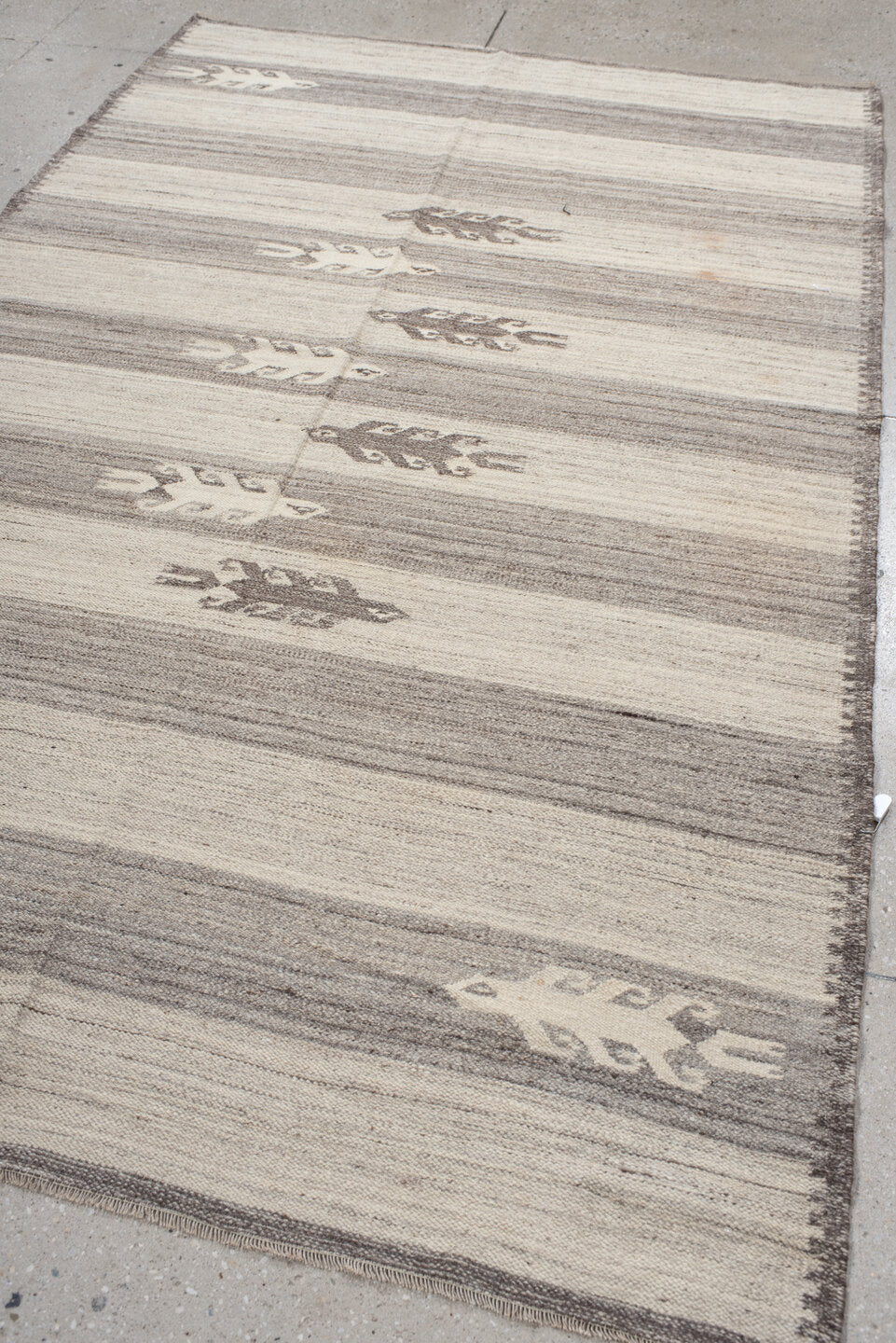 5' x 8' one-of-a-kind handmade vintage Kilim medium size rug. Color palette: antiquewhite, gray, light gray, linen