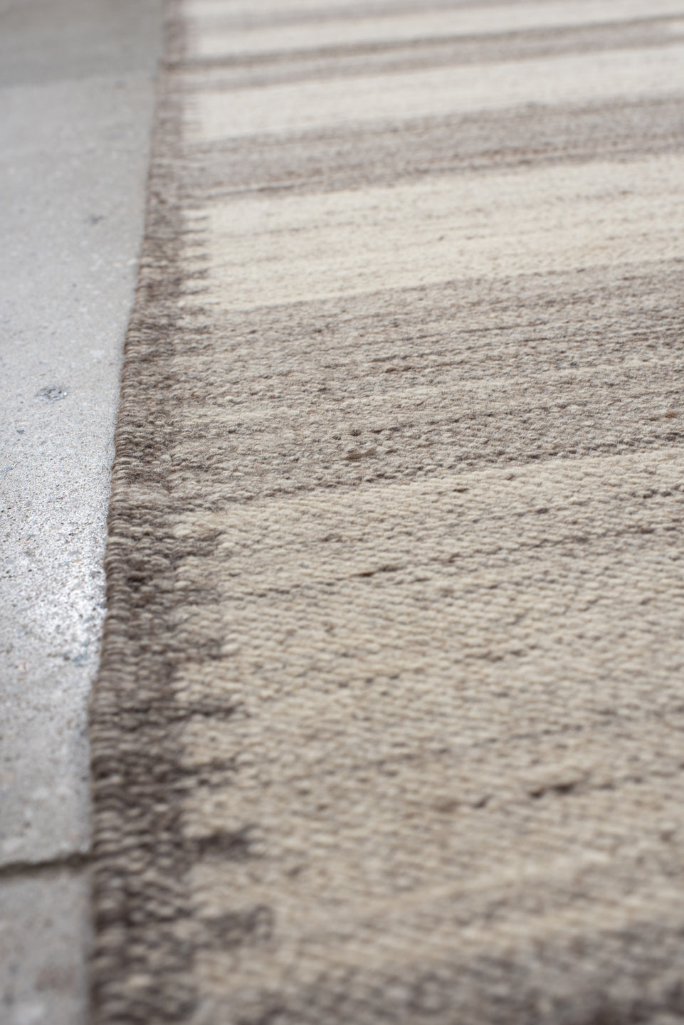 5' x 8' one-of-a-kind handmade vintage Kilim medium size rug. Color palette: antiquewhite, gray, light gray, linen