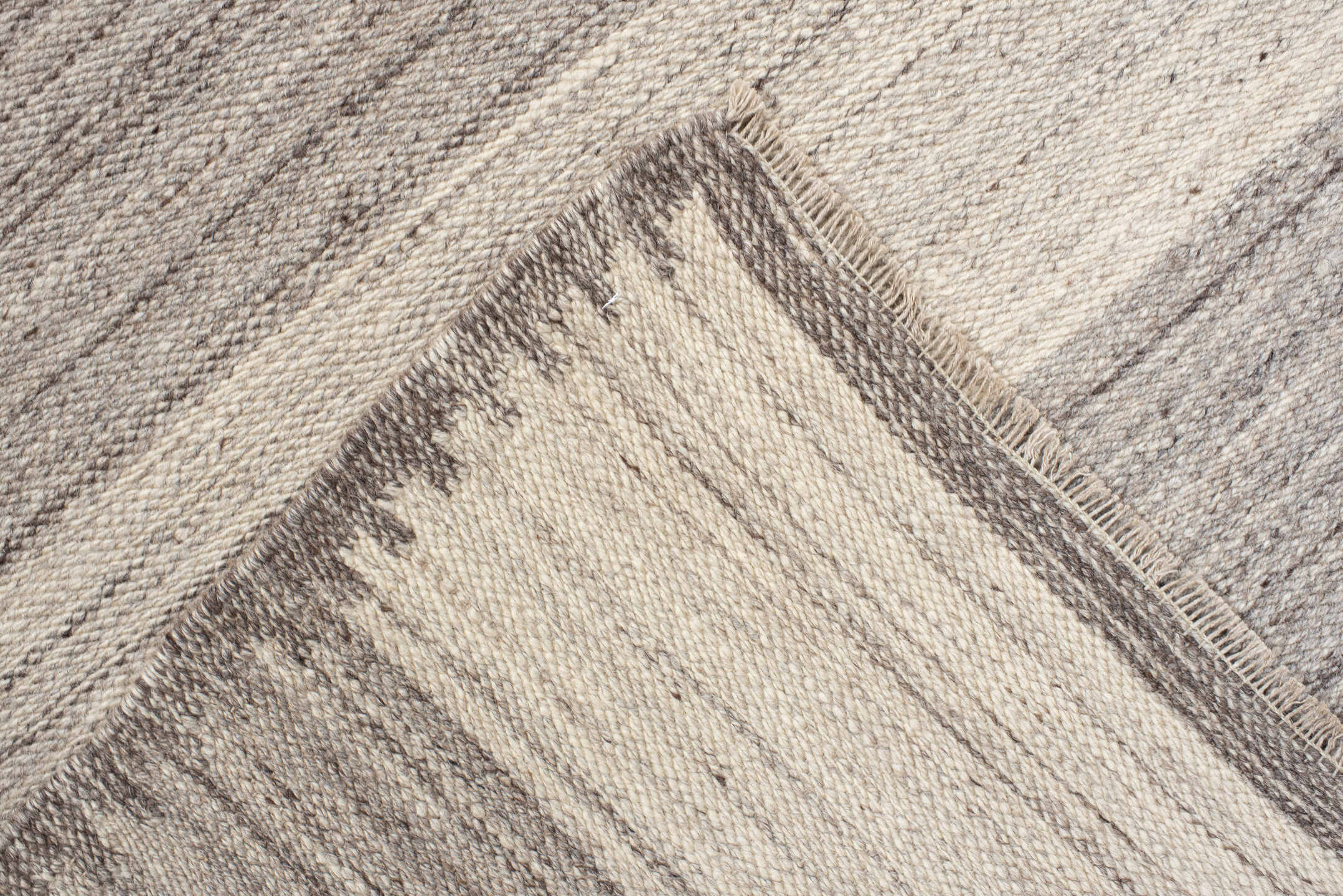 5' x 8' one-of-a-kind handmade vintage Kilim medium size rug. Color palette: antiquewhite, gray, light gray, linen