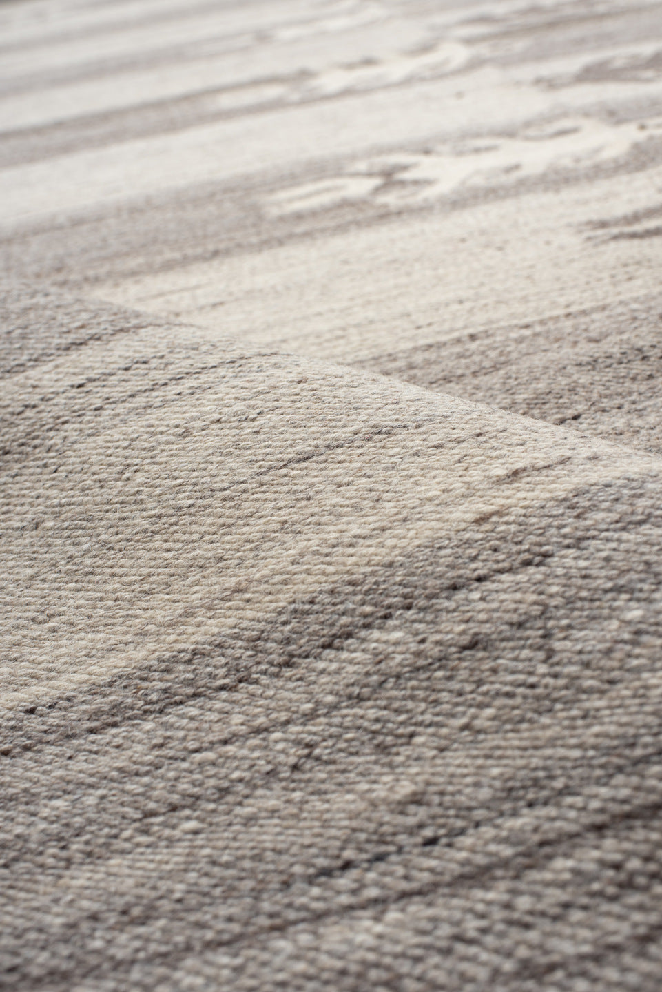 5' x 8' one-of-a-kind handmade vintage Kilim medium size rug. Color palette: antiquewhite, gray, light gray, linen