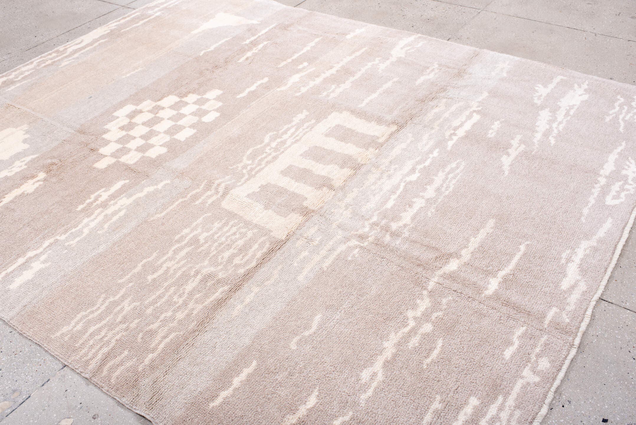 8' x 9' one-of-a-kind handmade vintage Kars rug. Color palette: blush, ivory, taupe, cream, pink, beige, gray