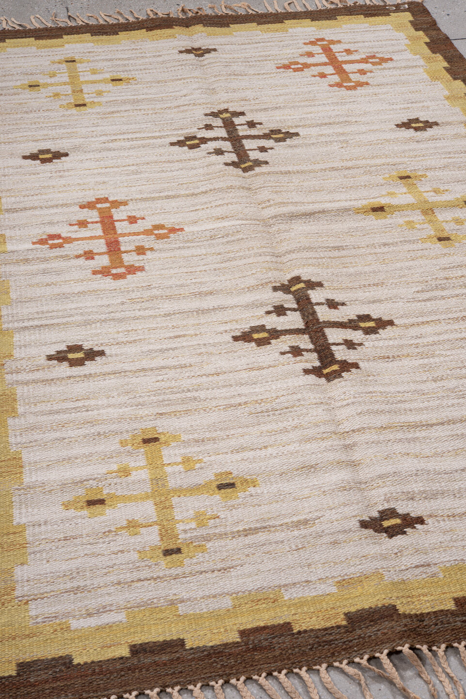 4' x 7' one-of-a-kind handmade vintage Rollaken rug. Color palette: brown, gainsboro, gray, light gray, linen, off-white