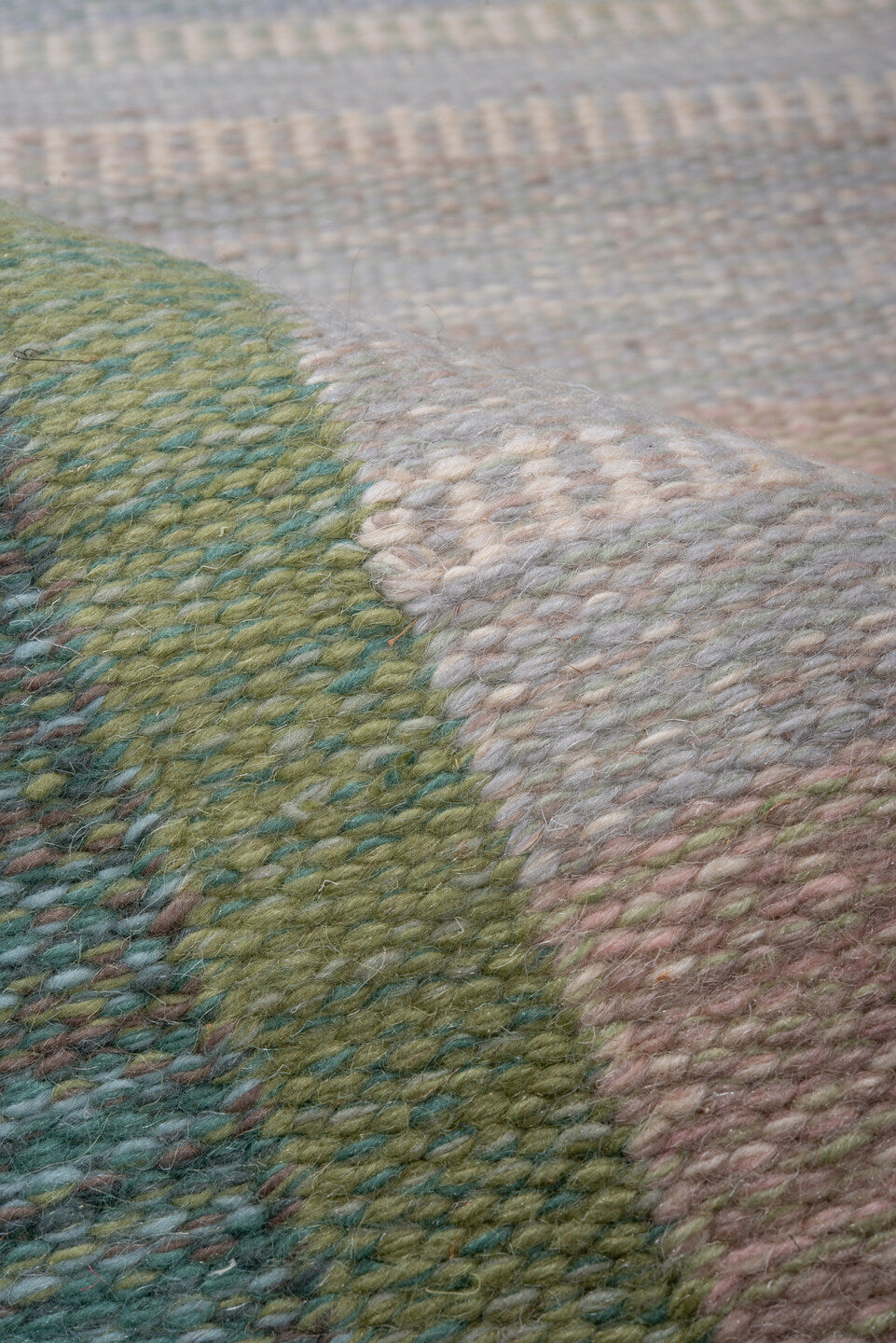 5' x 7' one-of-a-kind handmade vintage Rollaken rug. Color palette: dark gray, gainsboro, gray, light gray, off-white, pink