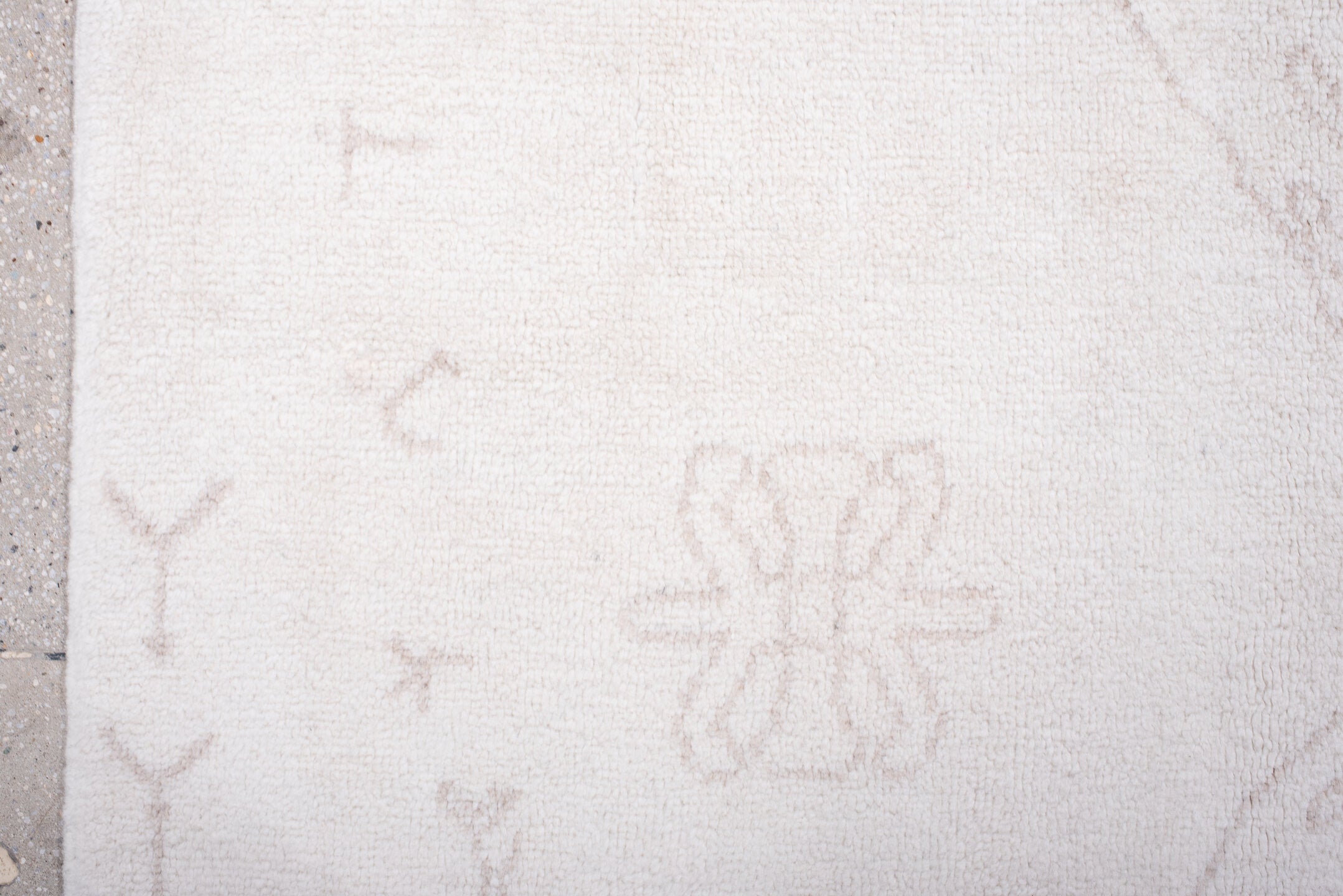 8' x 10' one-of-a-kind handmade vintage Moroccan large size rug. Color palette: floral white, gainsboro, gray